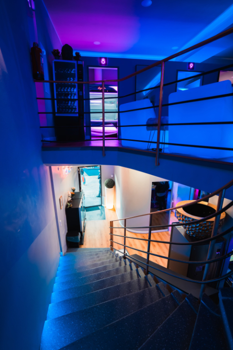 Sunclub Berlin Treppenhaus mit Kabinen